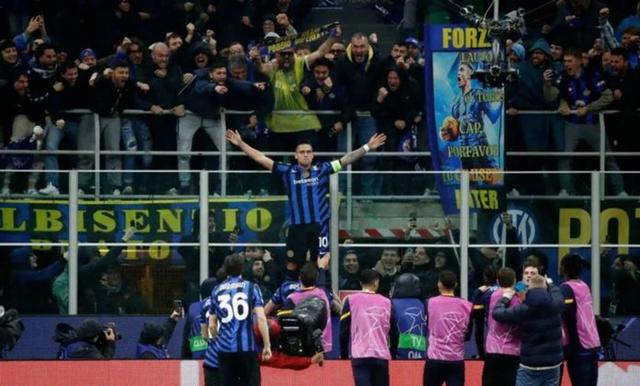 咪咕体育 -赛前体能课后，国际米兰状态回暖备战足总杯，气氛紧张，身体对抗强度拉满 