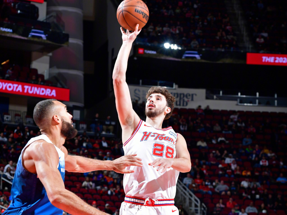 咪咕直播官网 -明尼苏达森林狼迎社区盾关键赛，清晨防线松动，气氛紧张，身体对抗强度拉满 